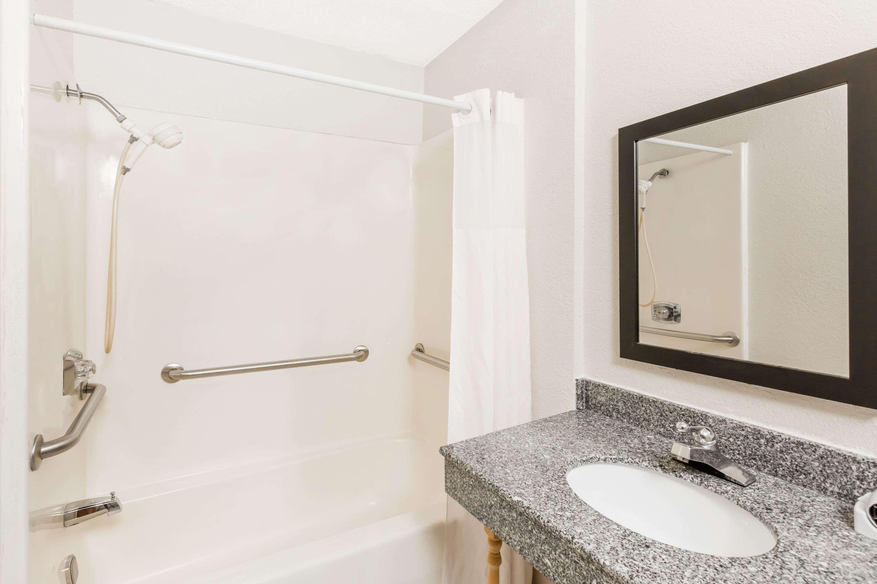 Days Inn By Wyndham Ankeny - Des Moines Ngoại thất bức ảnh